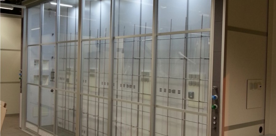 Bodenstehende Einhausung mit Stativstangen Grundgerüst