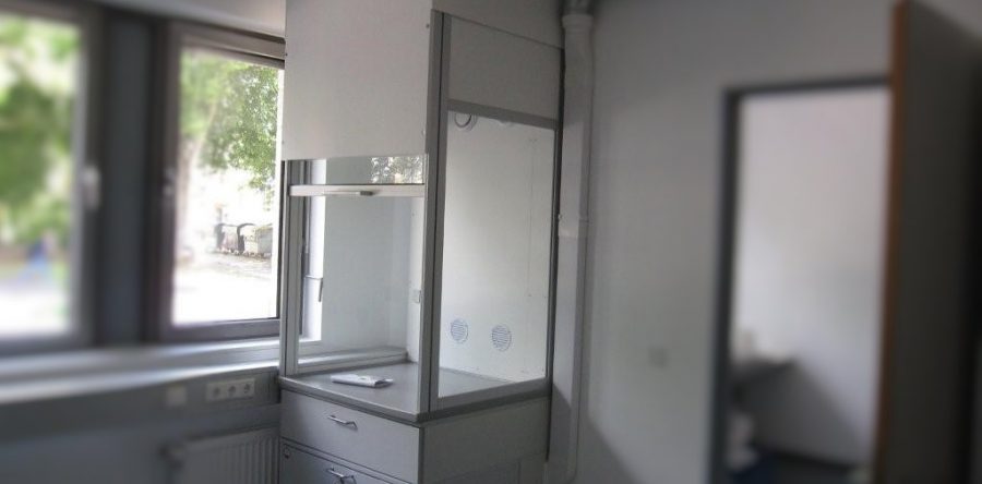 Auftischeinhausung mit Gefahrstoffschrank