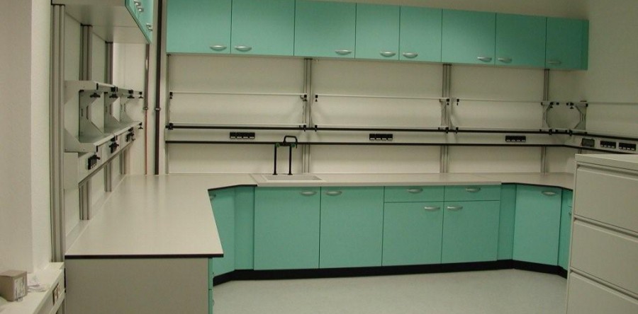 Wandarbeitstisch in C-Form