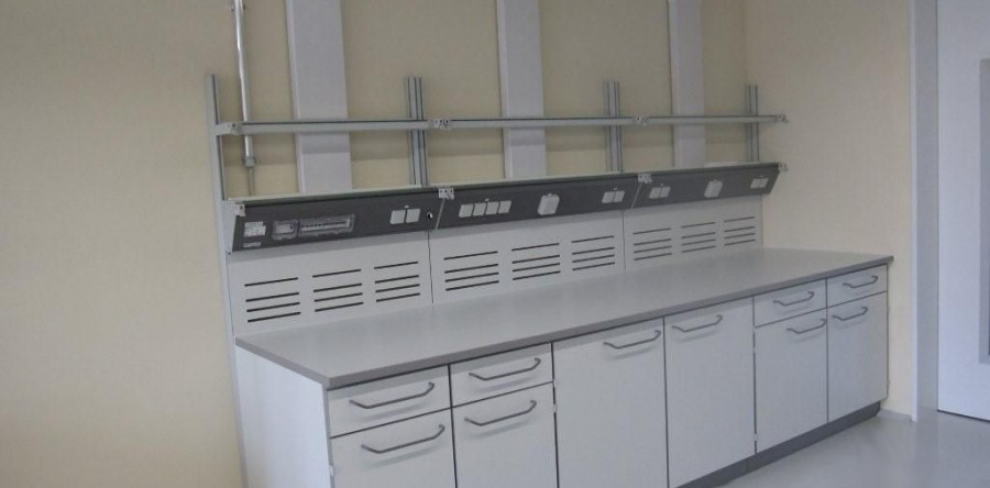 Abgesaugter Arbeitstisch