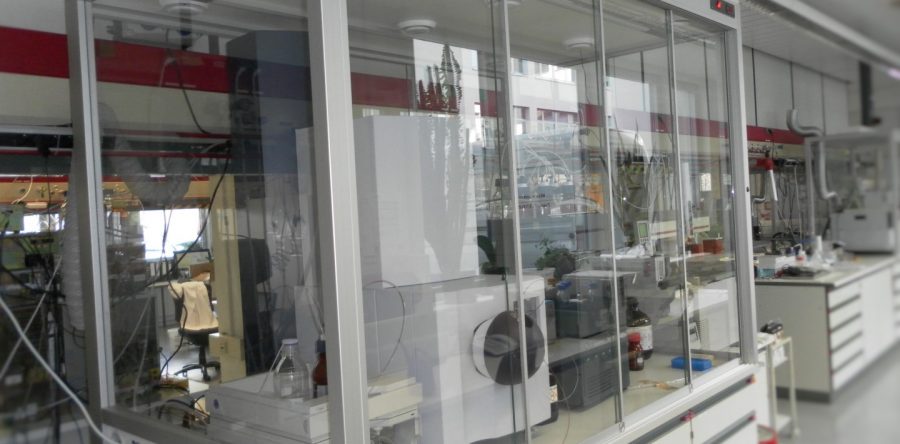 Auftischeinhausung für micrOTOF Bruker