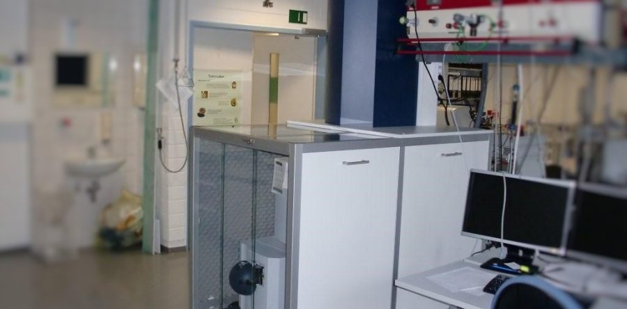 Geräteeinhausung für Massenspektrometer Bruker Maxis