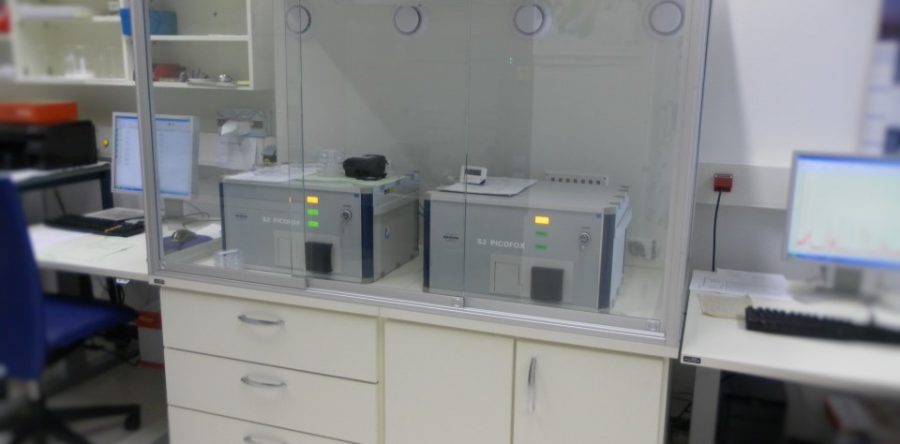 Geräteeinhausung mit Querschieber für Spectrometer picofox